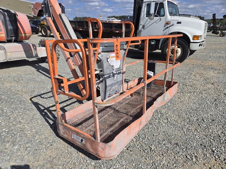 2015-jlg-600aj-image-10