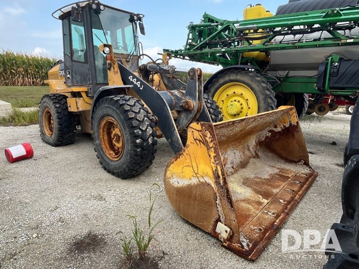 deere-444j-image-1