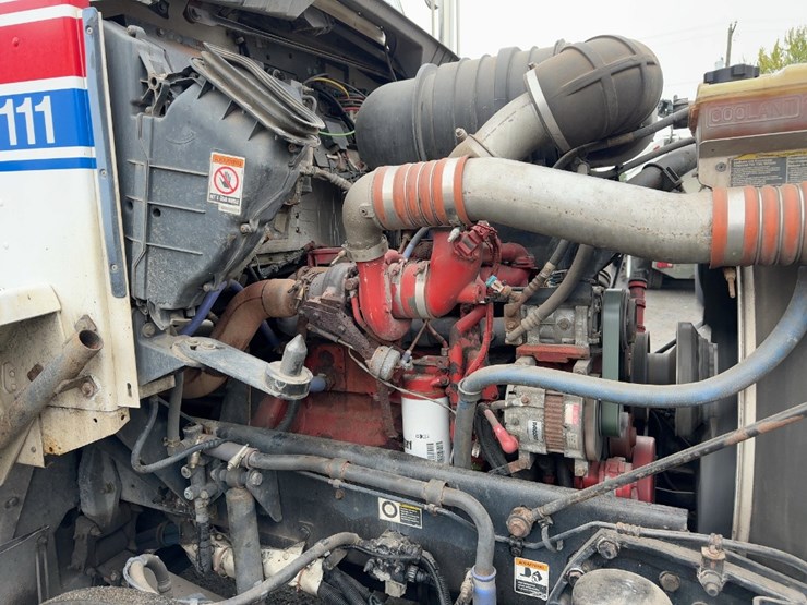 2015-kenworth-t440-image-10