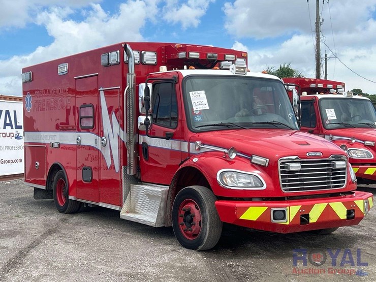 2016-freightliner-m2-106-braun-ambulance-image-2