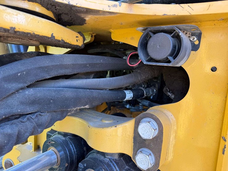 2014-caterpillar-420f-image-24