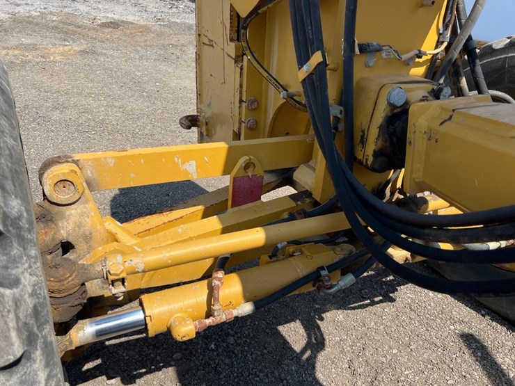 caterpillar-140m2-image-9