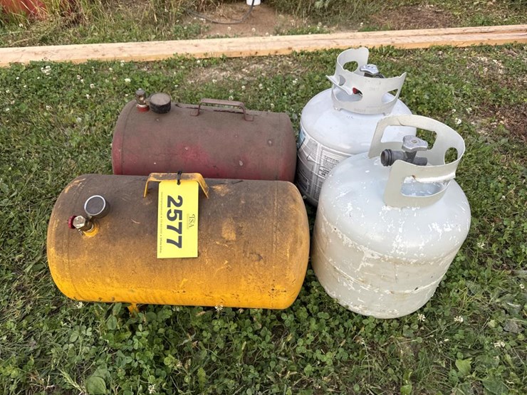 #2577-•-(2)-air-tanks-(2)-propane-tanks-image-1