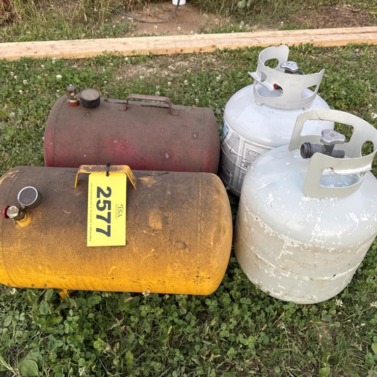 #2577 • (2) Air Tanks (2) Propane Tanks