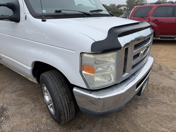 2011-ford-cargo-image-31