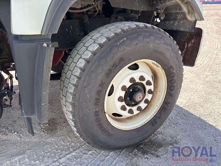 2016-freightliner-114sd-image-36
