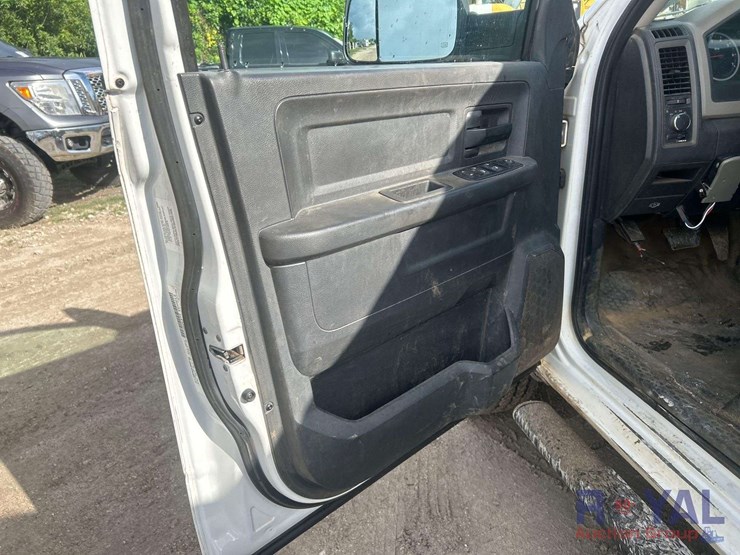 2012-ram-3500-crew-cab-flat-bed-truck-image-5