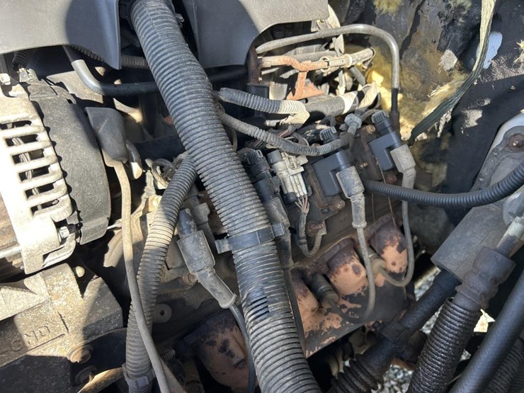 2005-gmc-2500-image-40