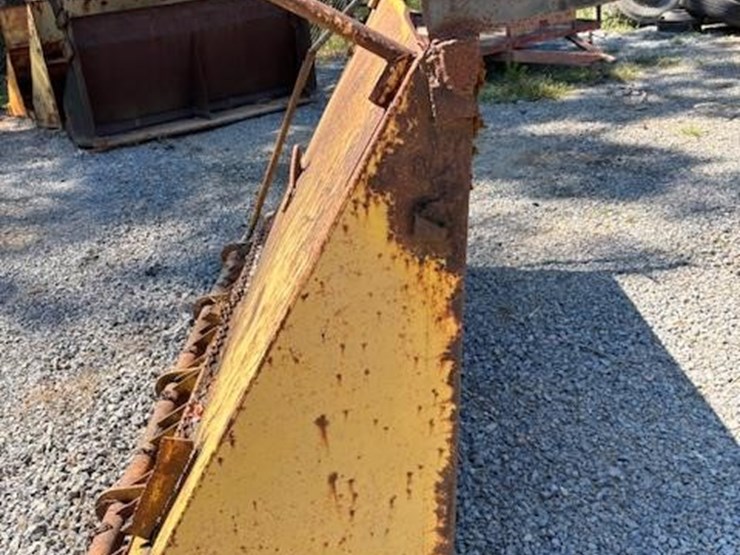 dump-truck-spreader-tailgate-image-4