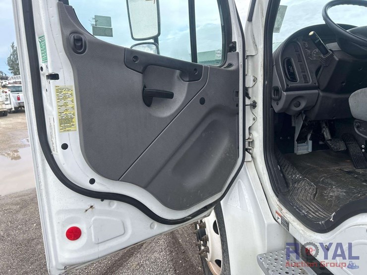 2019-freightliner-m2-106-8.5-cuyd-street-sweeper-truck-image-6