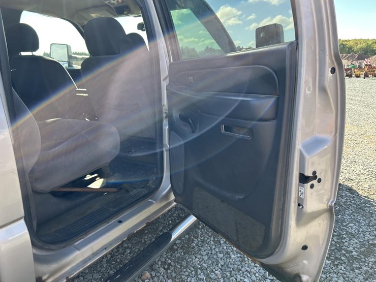 2005-gmc-2500-image-45