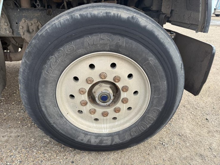 1995-ford-l9000-image-45