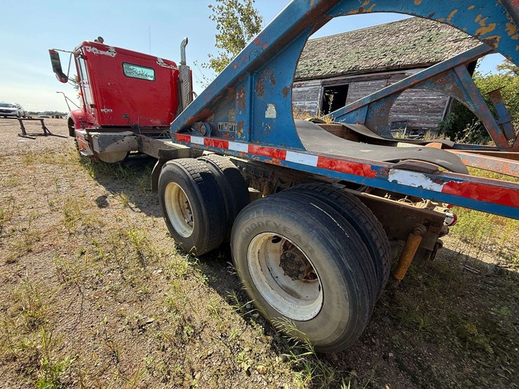 1994-ih-day-cab-semi-tractor,-n14-engine,-9-speed-transmission,-shows-431,118-miles-with-an-in-frame-image-8
