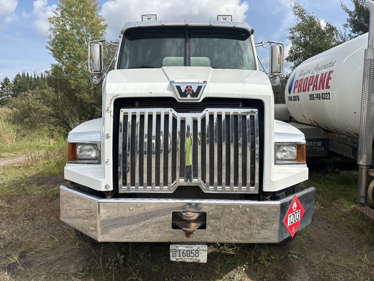 2015-western-star-4700sb-image-8