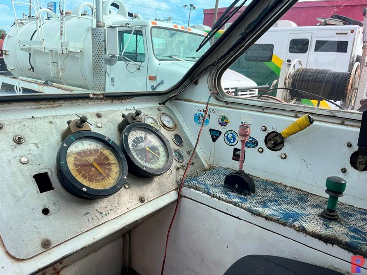 2010-kenworth-t370-image-6