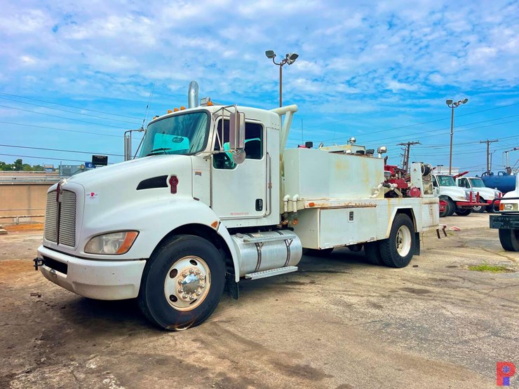 2010-kenworth-t370-image-1
