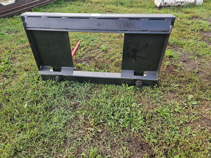 m&j-oldenburg-mfg-single-bale-spear,-skid-loader-quick-attach-image-5