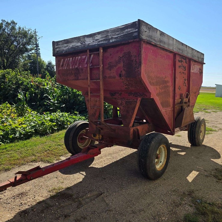 Lundell Gravity Box on Balzer Running Gear, 12.5L-16 Tires on 8 Bolt Rims, Front and Rear Ladder, Ex