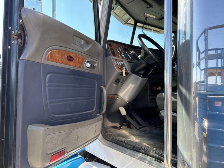 2007-peterbilt-386-image-62