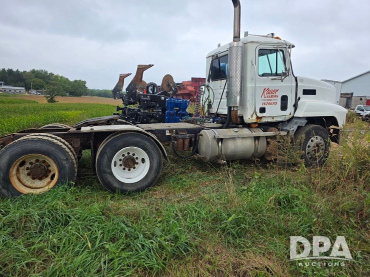 2002-mack-ch613-image-3