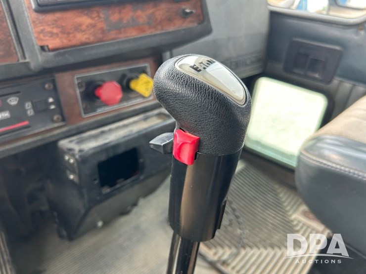 1999-kenworth-t600-image-50