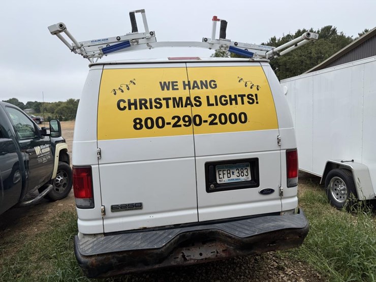 2008-ford-cargo-image-3