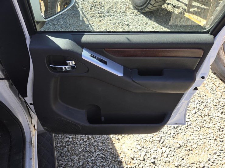 2009-nissan-pathfinder-le-image-28