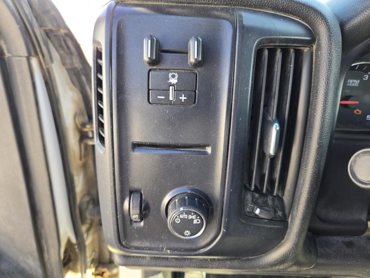 2015-chevrolet-3500-image-60