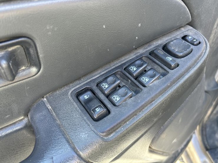 2005-gmc-2500-image-52