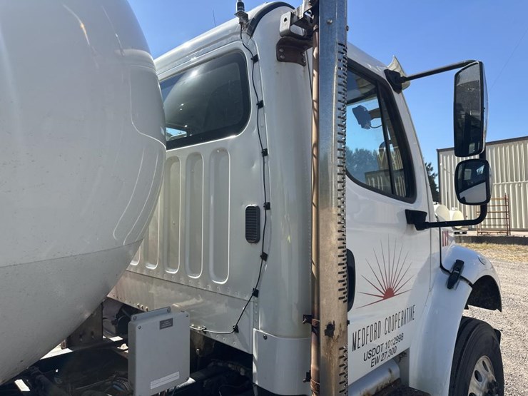 #1806-•-2013-freightliner-tanker-truck-image-17