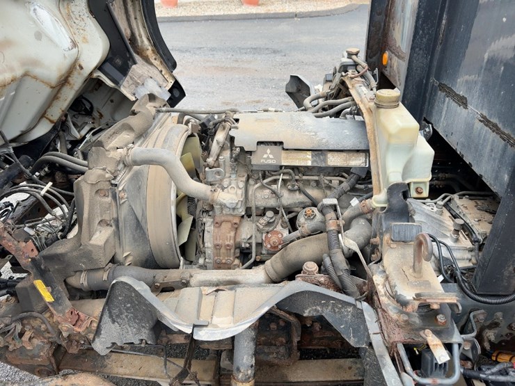 2014-mitsubishi-fuso-fe160-image-8