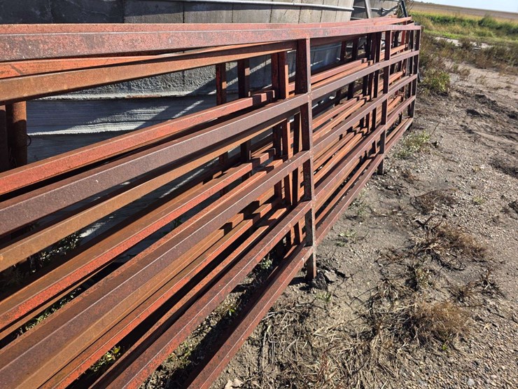 (6)-16’-–-5-bar-gates,-custom-made-with-1-½”-and-1-¼”-tubing-*seller-is-going-south,-item-needs-to-b-image-4