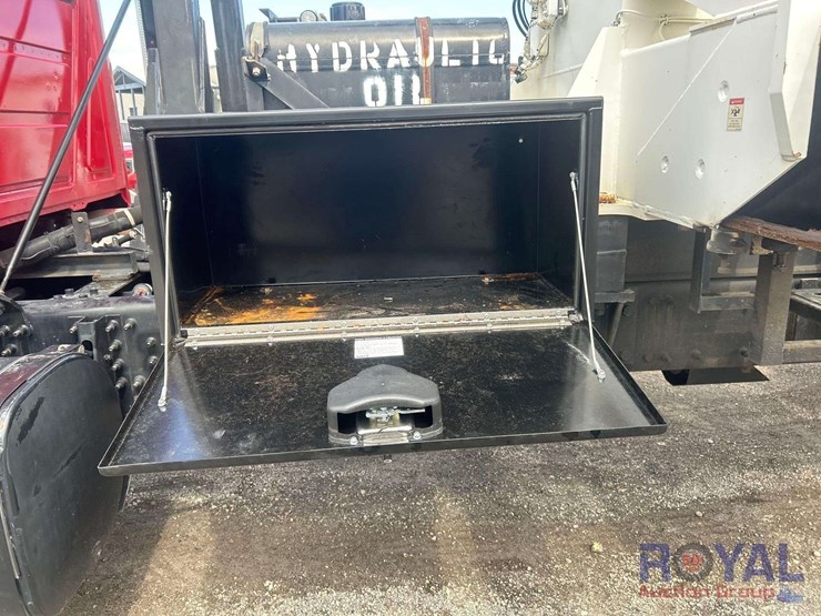 2011-mack-gu713-granite-cooper-tm-1882-18-ton-crane-truck-image-18