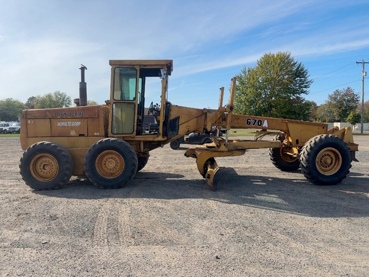 1982-deere-670a-image-7