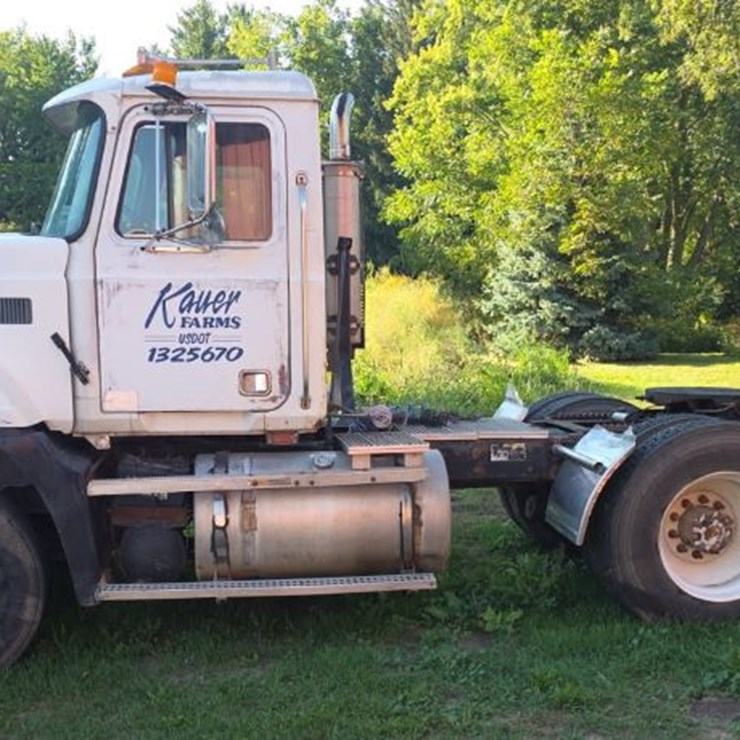 1992 MACK CL613