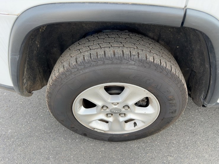 2015-jeep-grand-cherokee-laredo-image-9