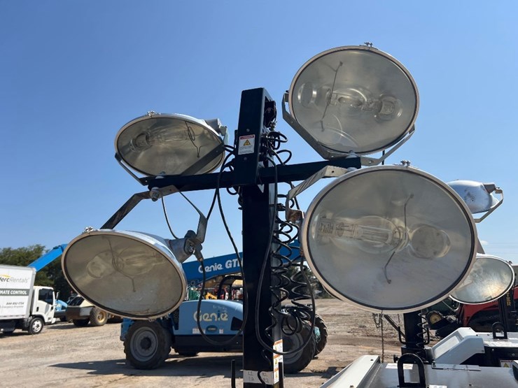 2019-allmand-night-life-v-series-light-plant-image-12