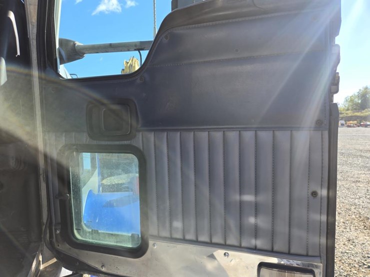 2005-kenworth-t800-image-44