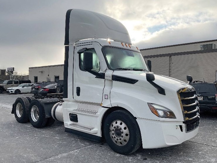 2022-freightliner-cascadia-126-image-1