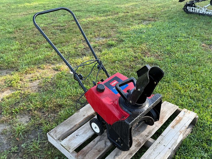 toro-power-light,-16”-snow-thrower,-runs-per-seller-image-1