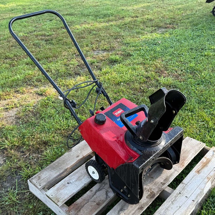 Toro Power Light, 16” Snow Thrower, Runs Per Seller