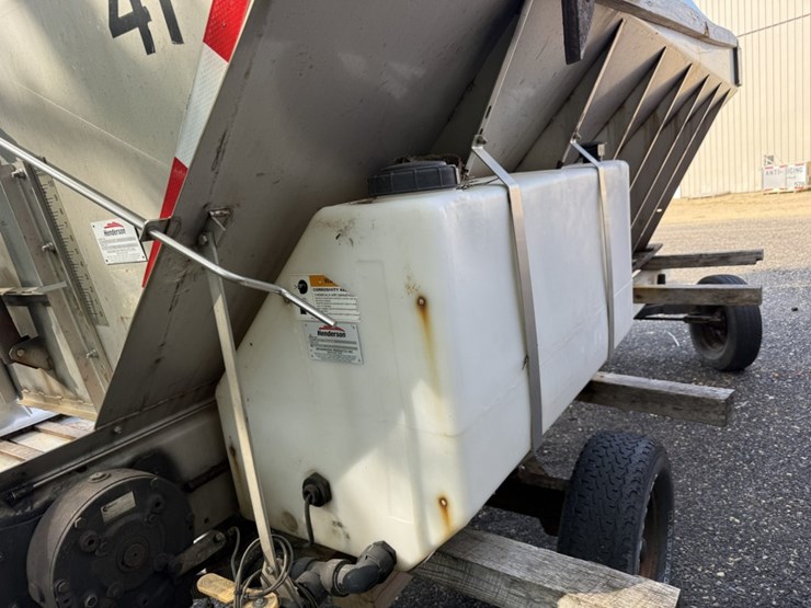 #1224-•-15’-v-box-stainless-steel-salt-spreader-image-24