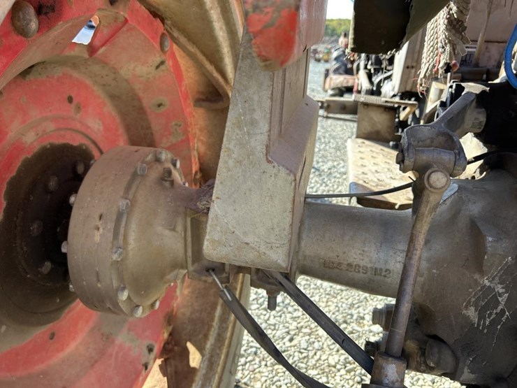 massey-ferguson-165-image-31