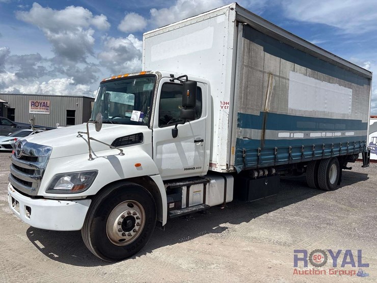 2017-hino-268-image-1
