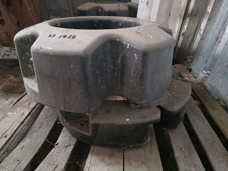 (2)-inside-and-outside-rear-wheel-weight-set-for-case-ih-mfwd-tractor,-(2)-1000lb-weights-and-(2)-50-image-7