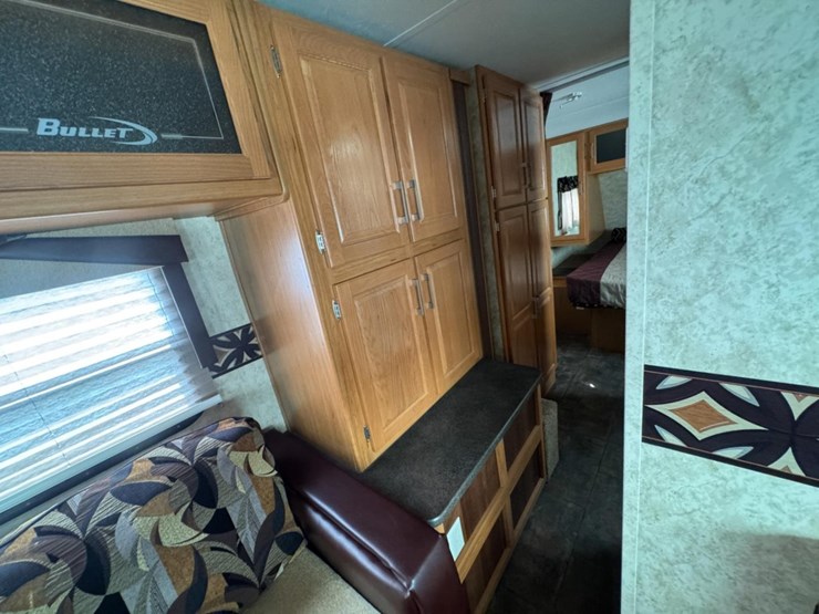 #2285-•-2010-keystone-bullet-250rks-camper-image-32