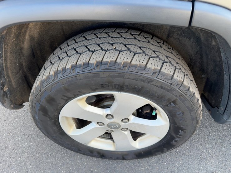 2013-jeep-grand-cherokee-laredo-image-9