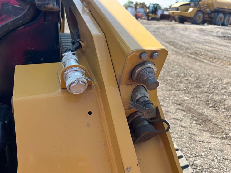 2024-caterpillar-299d3-image-11