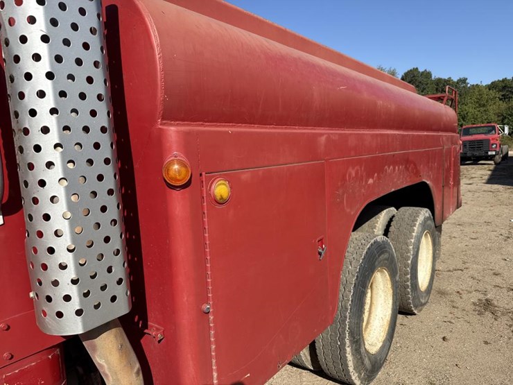 #1816-•-1989-international-1955-tanker-truck-image-22
