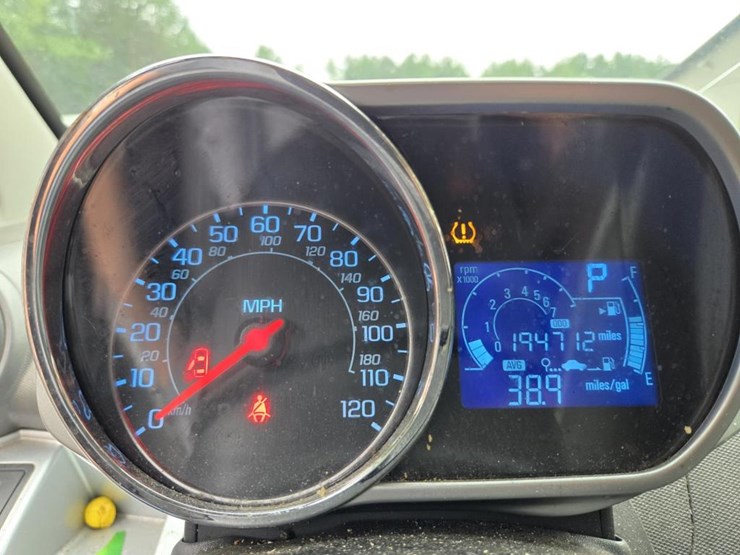 #1580-•-2013-chevrolet-spark-compact-vehicle-image-37